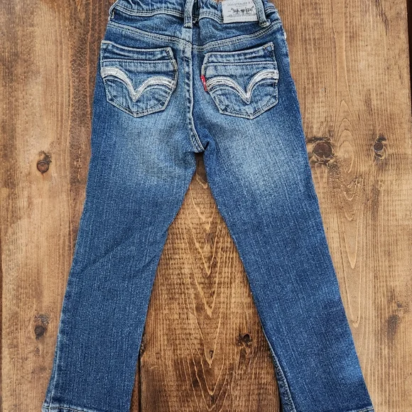 Levi’s Little Girls Blue Wash Jeans | Size 4 - Picture 2 of 9